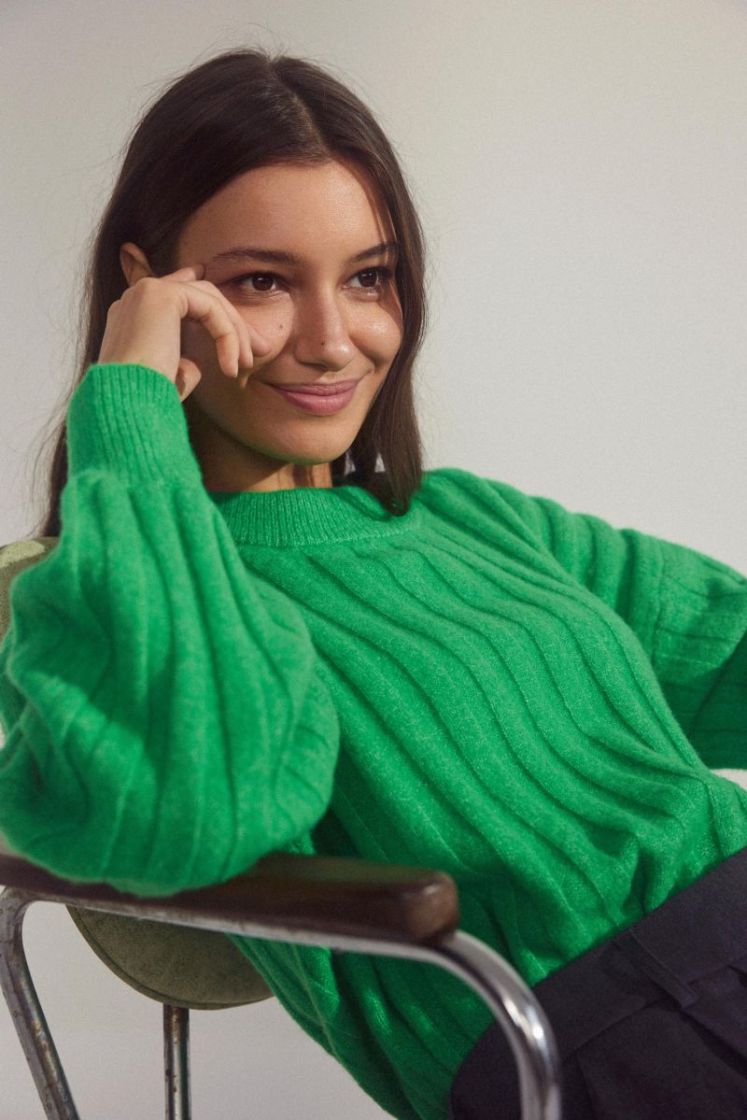 BRIGHT GREEN